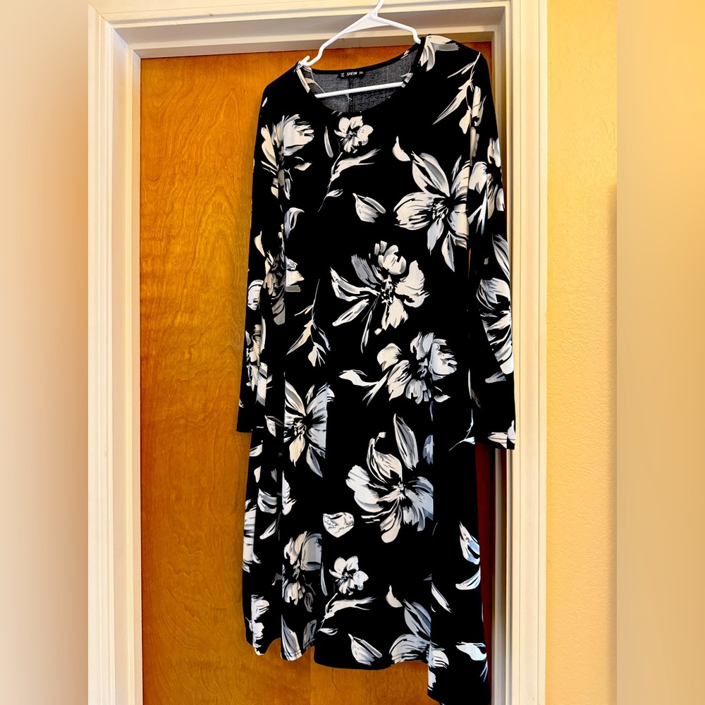 SHEIN Black and White Floral Long Sleeve Dress